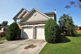 8305 Grenadier Trl in Suwanee, GA - Building Photo - Building Photo