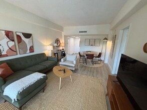 14 Lockwood Dr in Charleston, SC - Building Photo - Building Photo