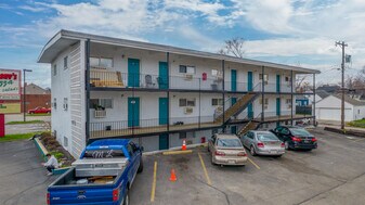 2958 Sullivant Ave in Columbus, OH - Building Photo