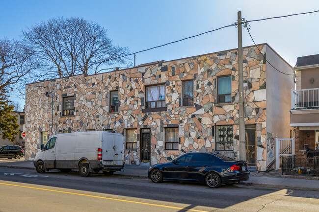 656 Saint Clarens Av in Toronto, ON - Building Photo - Building Photo