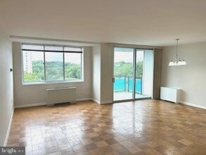 10500 ROCKVILLE PIK in Rockville, MD - Building Photo - Building Photo