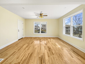 44 George St, Unit A in East Haven, CT - Foto de edificio - Building Photo