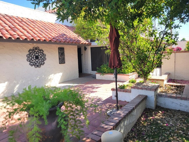 5770 N Scottsdale Rd in Paradise Valley, AZ - Building Photo - Building Photo