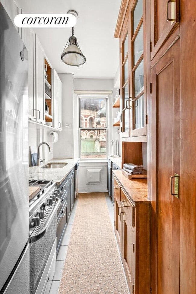 property at 16 E 98th St