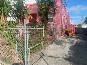 1537 SW 1st St in Miami, FL - Building Photo - Building Photo