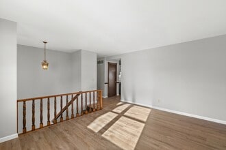 1708 Sparrow Point Ln in Fenton, MO - Building Photo - Building Photo