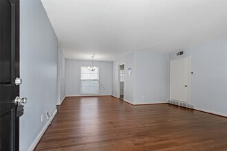 6556 St Moritz Ave in Dallas, TX - Building Photo - Building Photo