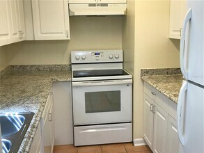 5507 Fountain Lake Cir in Bradenton, FL - Building Photo - Building Photo