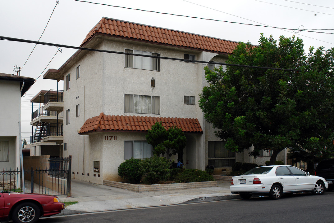 11711 Gale Ave in Hawthorne, CA - Building Photo