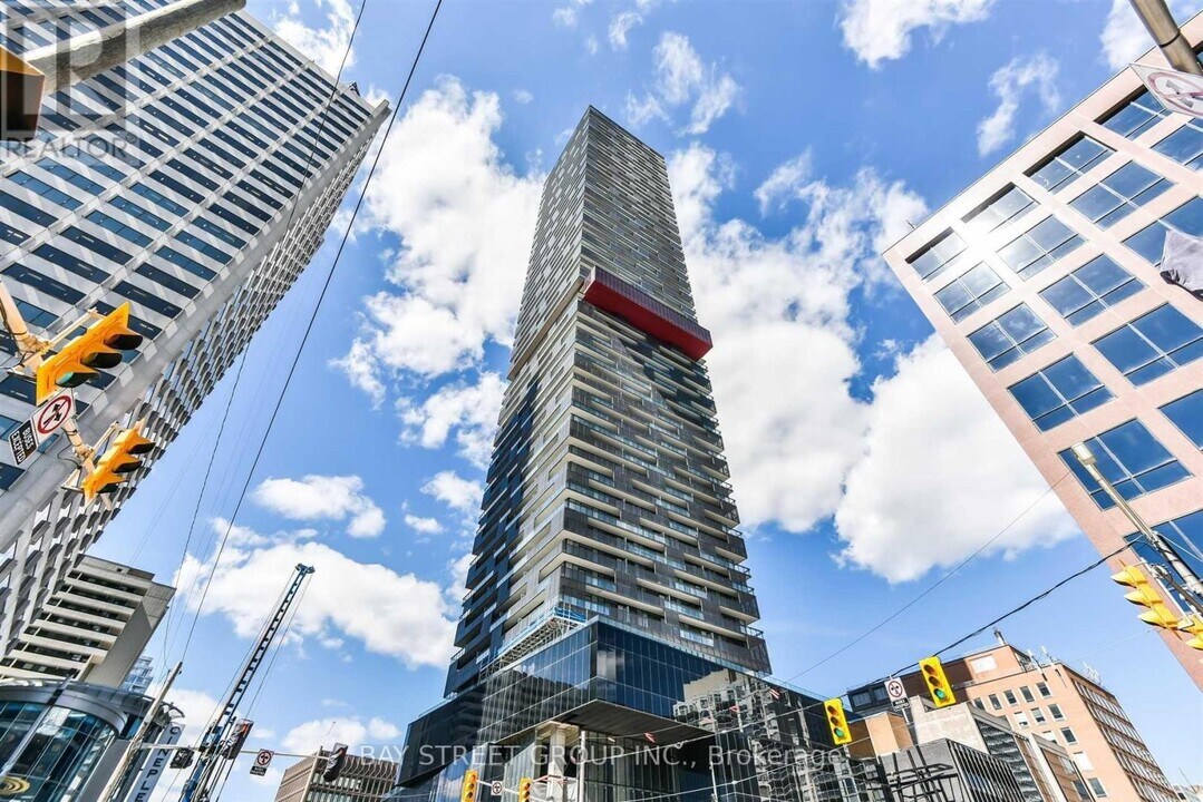 5507-5508 EGLINTON Ave in Toronto, ON - Building Photo