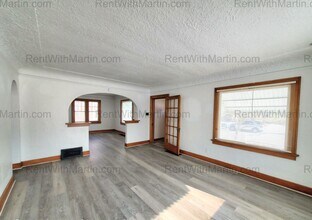 137 Hope Ave in Waterloo, IA - Building Photo - Building Photo