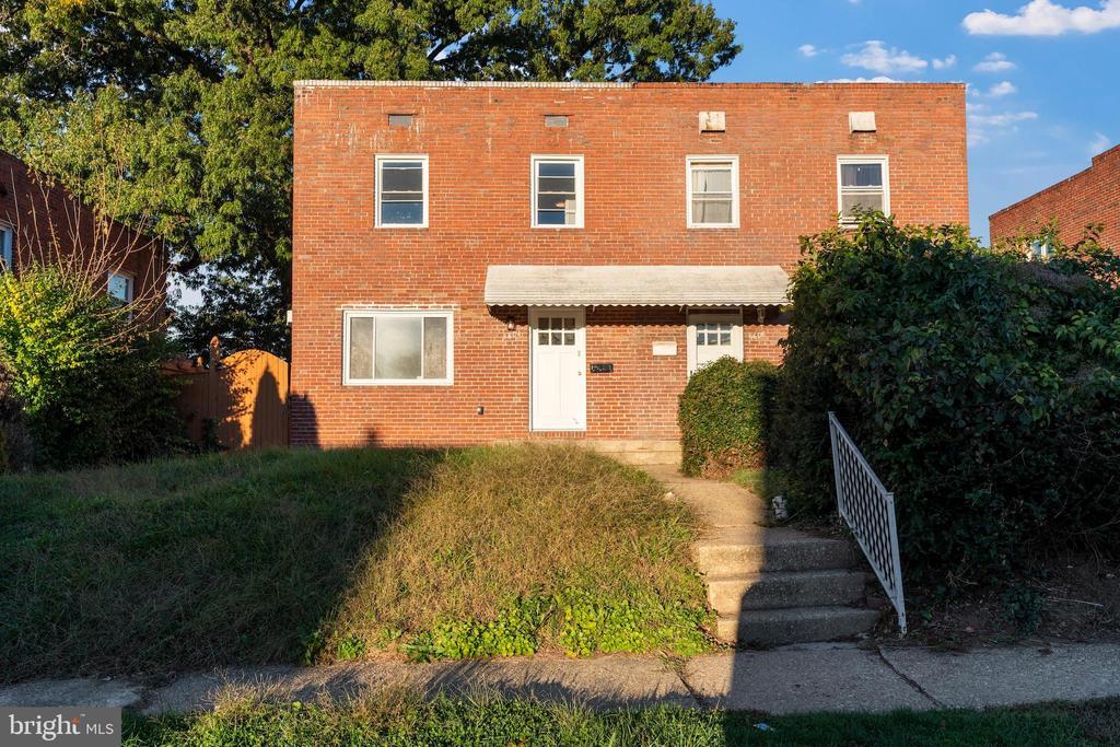 8604 Chestnut Oak Rd in Parkville, MD - Building Photo