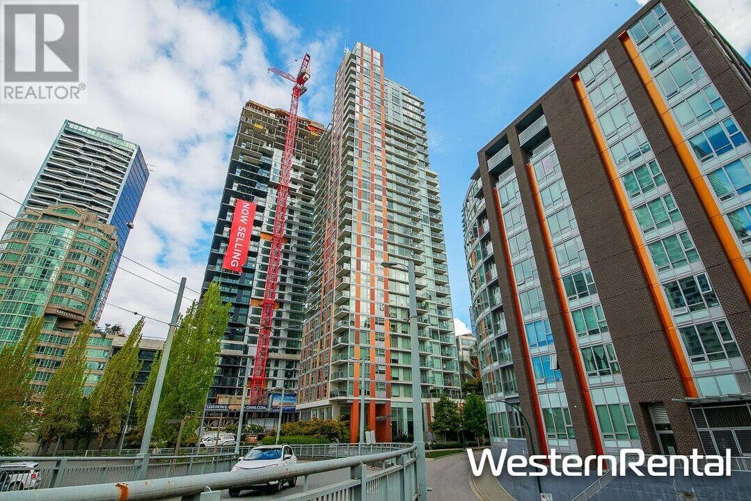1351-1351 Continental St in Vancouver, BC - Building Photo