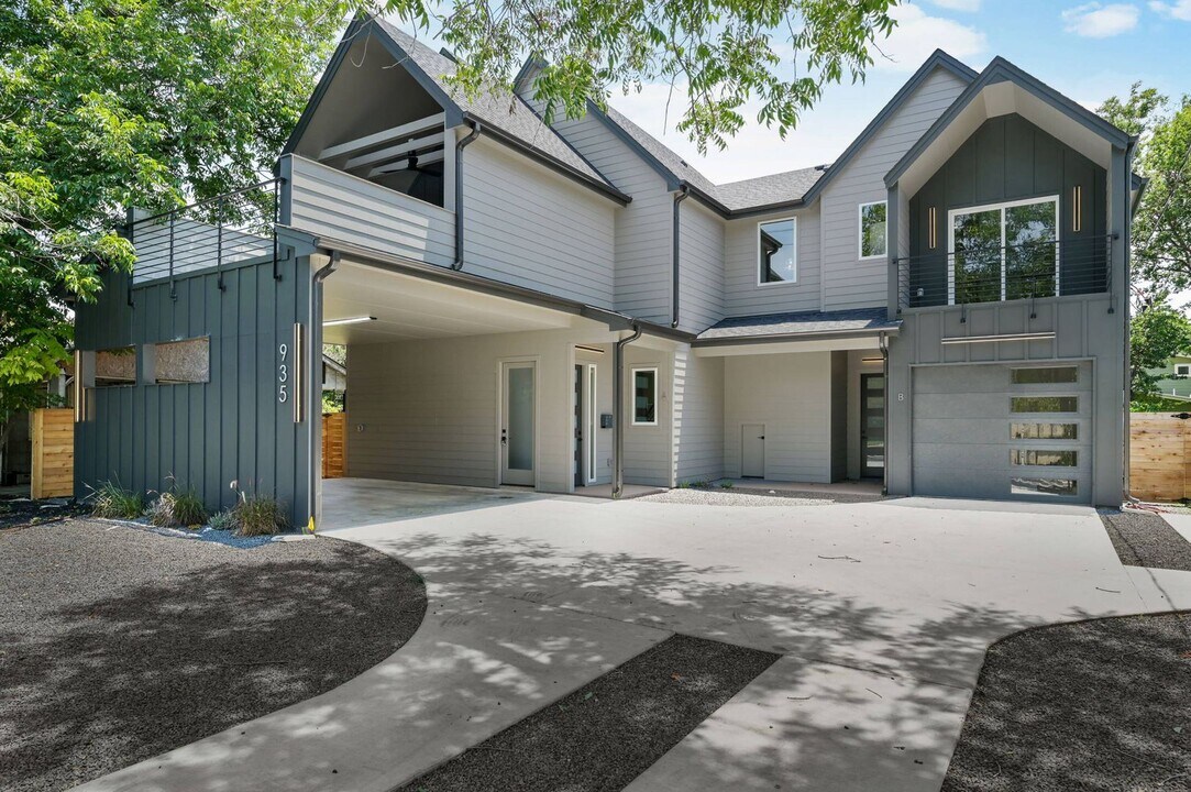 935 E 51st St in Austin, TX - Building Photo