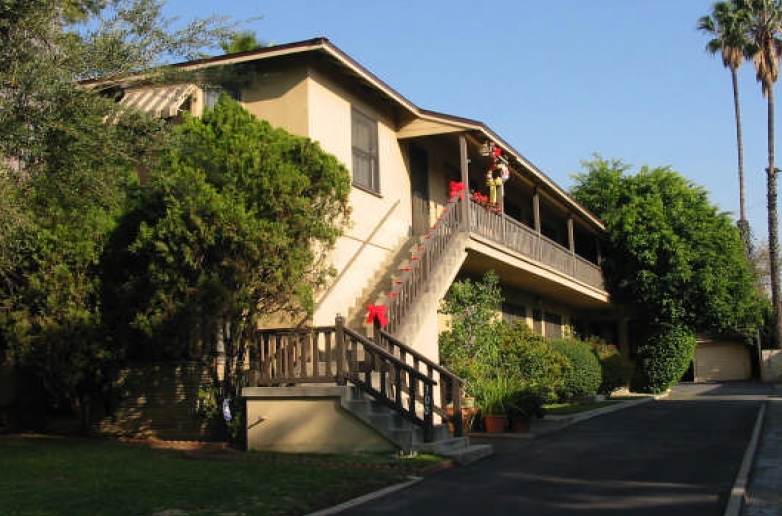 300 N Primrose Ave in Alhambra, CA - Foto de edificio