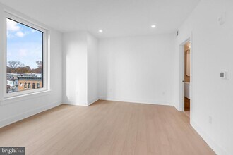 2000 Dreer St in Philadelphia, PA - Building Photo - Building Photo