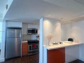 5313 Collins Ave in Miami Beach, FL - Building Photo - Building Photo
