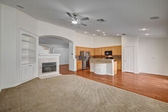 9042 Edenbridge Ct in Las Vegas, NV - Building Photo - Building Photo