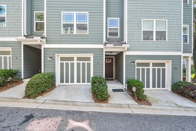 property at 1365 Memorial Dr SE