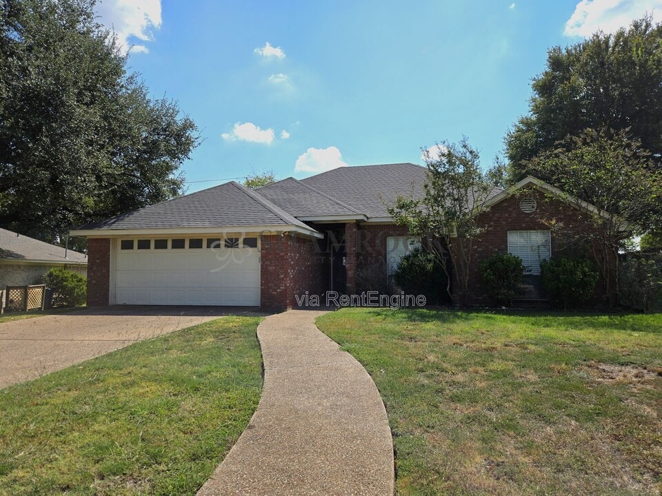 260 Cross Country Dr in Hewitt, TX - Building Photo