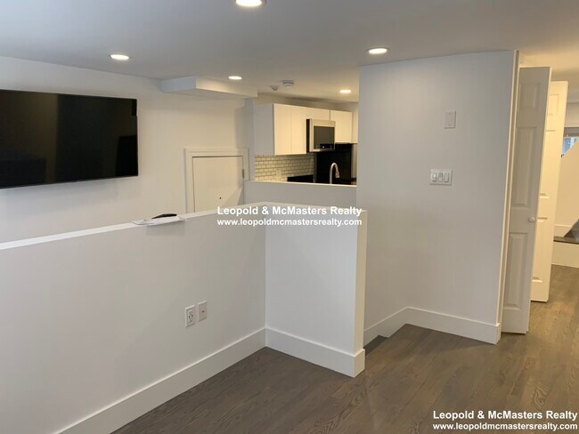 22 Phillips St, Unit 1 in Boston, MA - Building Photo - Building Photo