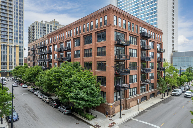 River North Commons in Chicago, IL - Building Photo - Building Photo