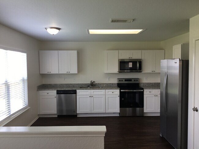 6410 Flatstone Pass in Converse, TX - Building Photo - Building Photo