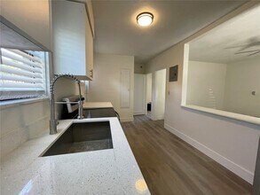 126 NE 19th Ave in Pompano Beach, FL - Building Photo - Building Photo