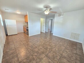 2147 Dodge Ave in Sarasota, FL - Building Photo - Building Photo