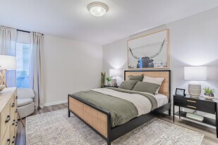 Pavilion Place in Houston, TX - Building Photo