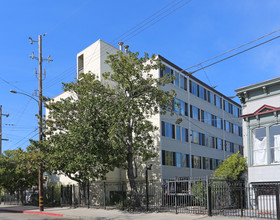 St. Patrick's Terrace in Oakland, CA - Foto de edificio - Building Photo