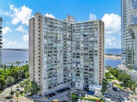 2451 Brickell Ave in Miami, FL - Building Photo
