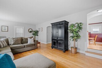 989 Union St in Manchester, NH - Building Photo - Building Photo