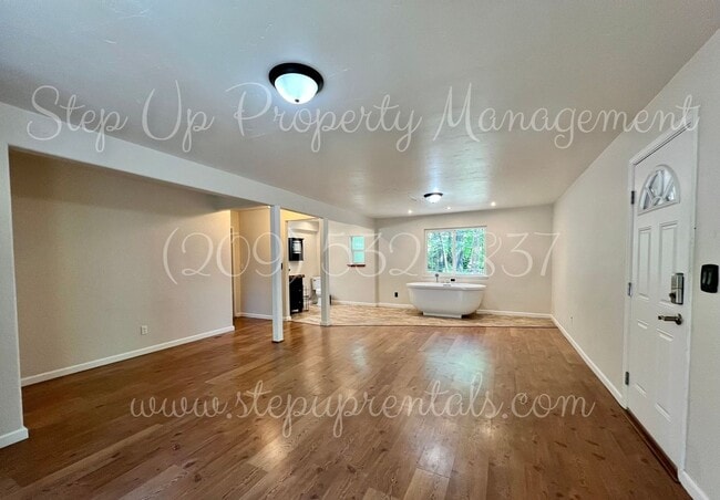 19011 Middle Camp Rd in Twain Harte, CA - Building Photo - Building Photo