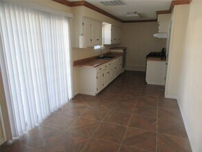 2912 25th St N in Texas City, TX - Building Photo - Building Photo