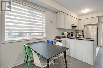 3966 Koenig Rd in Burlington, ON - Building Photo - Building Photo