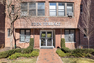 Eden Terrace in Great Neck, NY - Foto de edificio - Building Photo