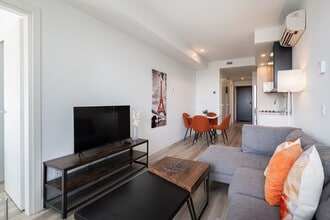1417 Avenue Overdale in Montréal, QC - Building Photo - Building Photo