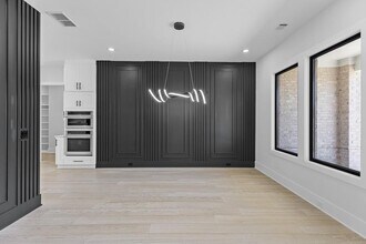 555 Versailles Dr in Auburn, GA - Building Photo - Building Photo