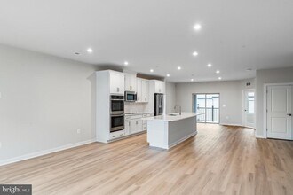 2152 Glacier Rd in Herndon, VA - Building Photo - Building Photo