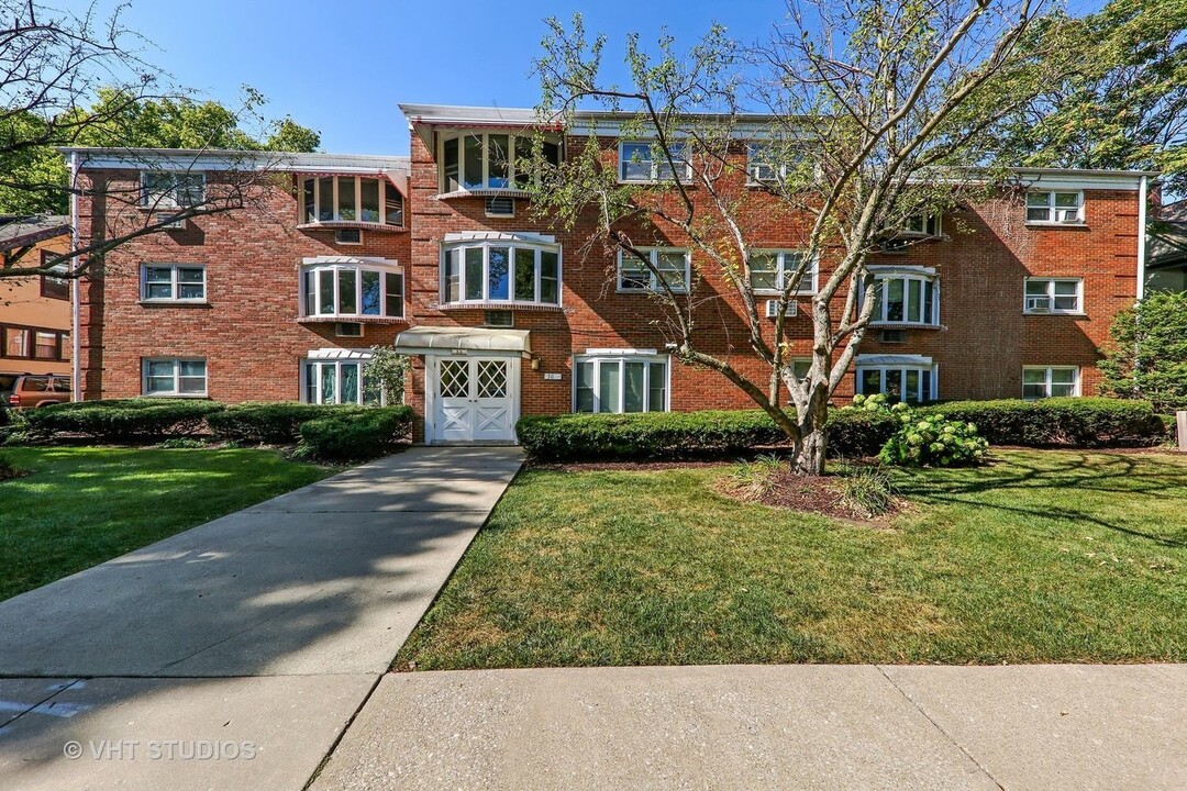 30 S Spring Ave in La Grange, IL - Building Photo