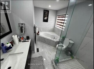 11 Tufton Crescent in Brampton, ON - Building Photo - Building Photo