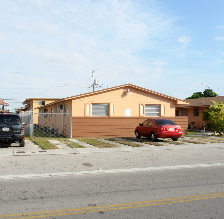 101 W 25th St in Hialeah, FL - Building Photo