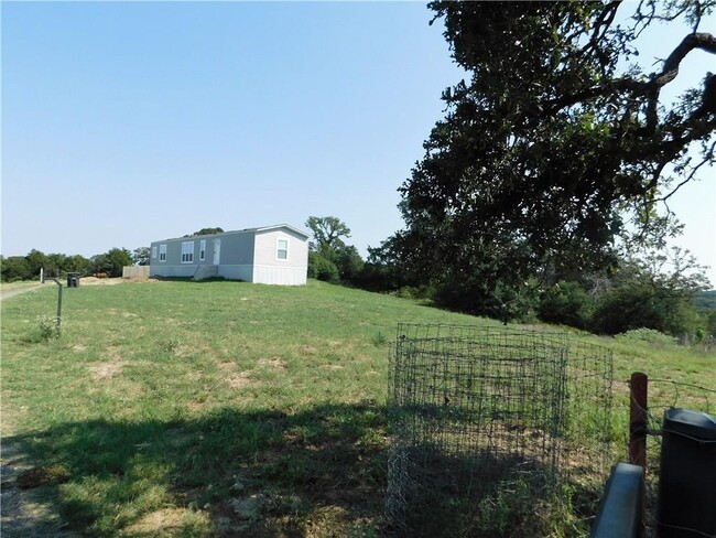 702 Paint Creek Rd in McDade, TX - Building Photo - Building Photo
