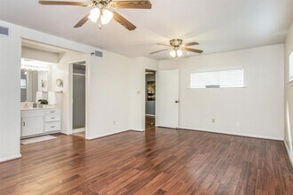 11844 13th St in Santa Fe, TX - Building Photo - Building Photo