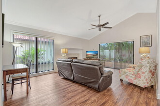 12 Ironwood Way N in Palm Beach Gardens, FL - Building Photo - Building Photo