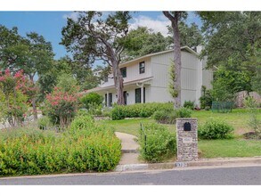 8700 Mountainwood Cir in Austin, TX - Foto de edificio - Building Photo