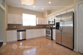 9325 Hunters Park Way in Tampa, FL - Building Photo - Building Photo