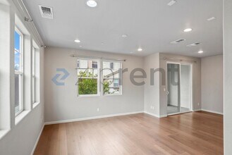 2077 Kiwi Walkway in San Jose, CA - Building Photo - Building Photo