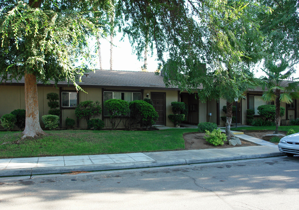 35 W 10th St in Clovis, CA - Building Photo